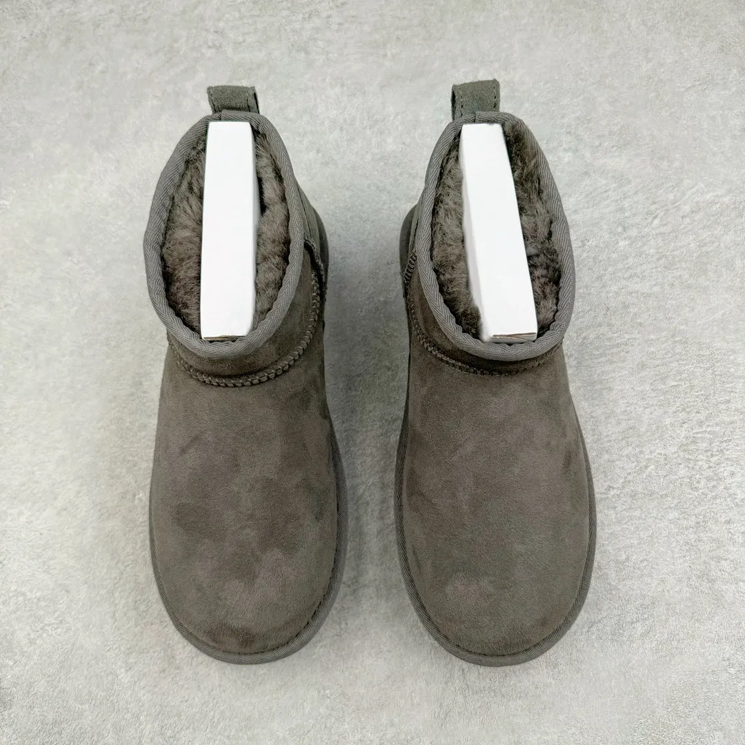 Pick up locally 💰520 UGG 5092 Classic autumn and winter sheepskin and fur integrated snow boots. All shoes are made of ZP. Longfeng A-grade Australian imported sheepskin and fur integrated brand OEM production line. Fully follow the ZP process. OEM original pattern maker. Adhering to the principle of no original shoe development and selection. Pay attention to every detail. The most authentic version on the market. TREADLITE "Light Wing" technology outsole. Light/durable/flexible/pile size: 35 36 37 38 39 40 Coding: by2936070